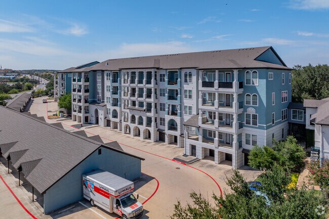 Alternar - Cypress at Stone Oak