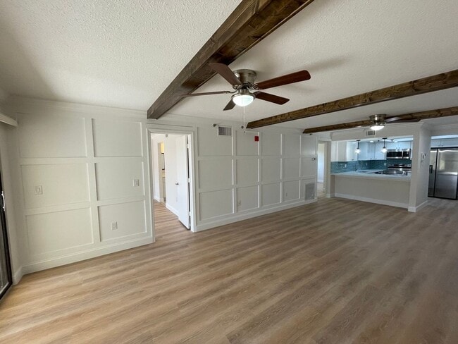 Building Photo - 2090 S Tamiami Trl