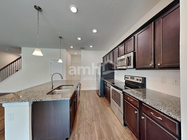 Foto del edificio - 4320 Reisswood Loop