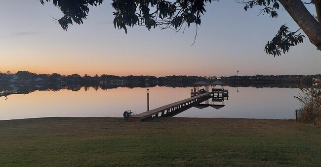 Foto del edificio - 1026 S Lake Mariam Dr