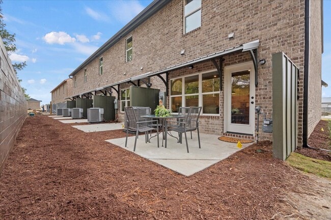Building Photo - 1300 Twelve Oaks Ln