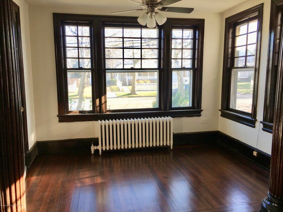 Primary Photo - 1107 Grand Ave