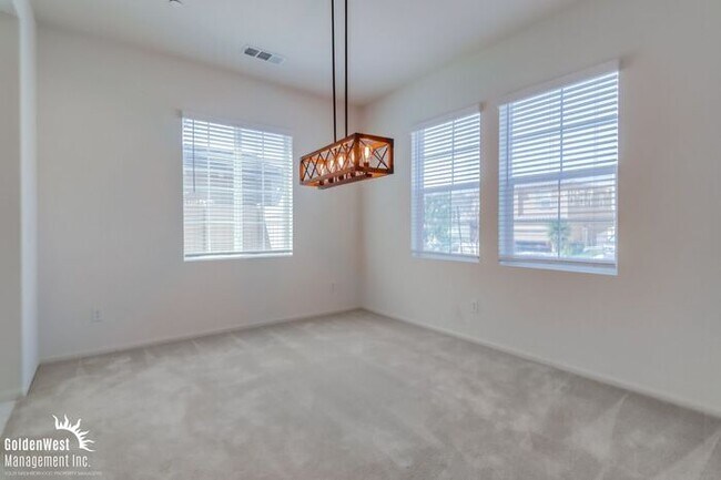 Foto del edificio - Stunning 5Bdm 3.5Ba Home in the Montecito ...