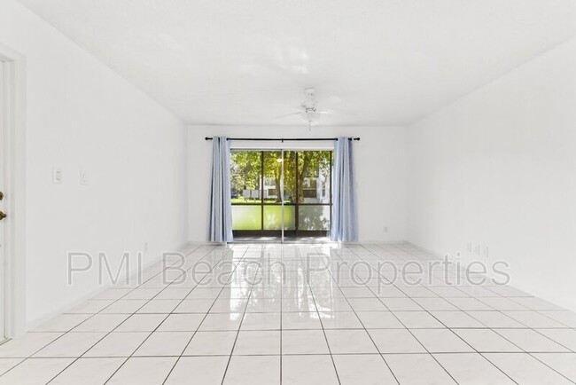 Building Photo - 345 W Laurel Dr