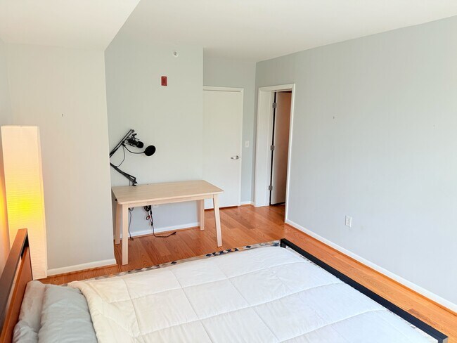 Foto del edificio - 350 G St SW