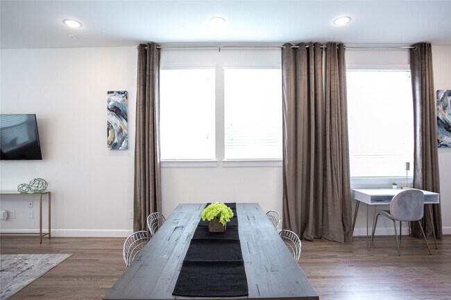 Building Photo - 2713 EaDo Edge Ct