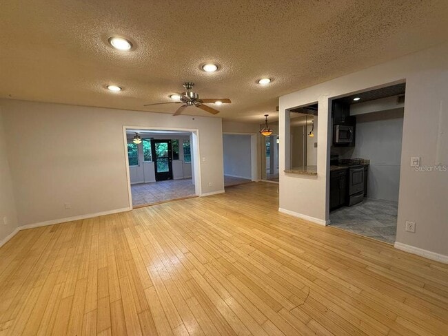 Foto del edificio - 1217 McMullen Booth Rd