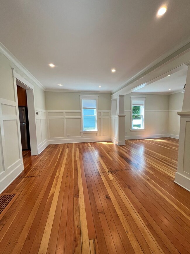 Building Photo - Completely refurbished 3 bed, 2 bath house...
