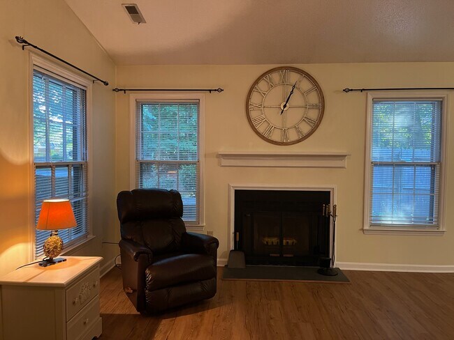 Foto del edificio - 2664 Cottage Pl