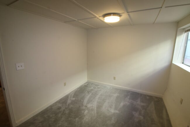 Building Photo - 550 45th St
