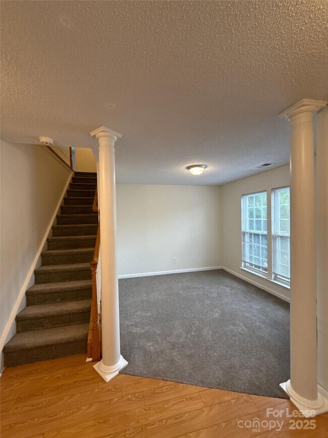 Foto del edificio - 9806 Baxter Caldwell Dr