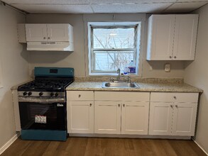 Building Photo - 3121 Oak Grove Dr