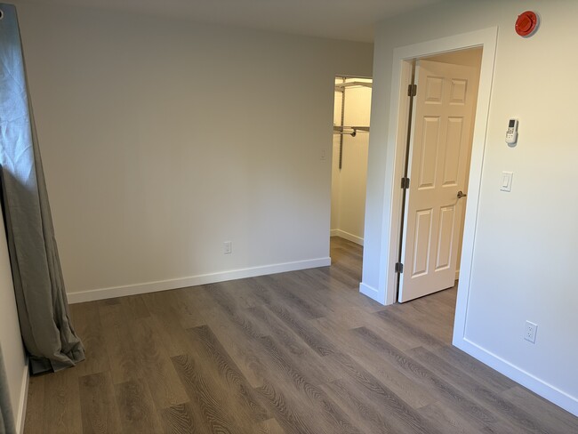 Building Photo - 957 Haslam Av