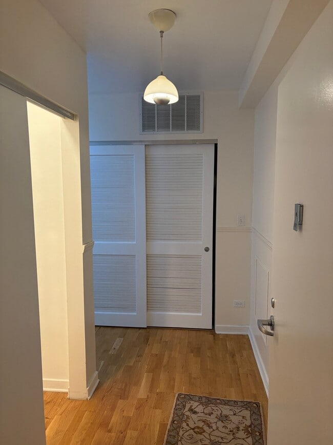 Photo - 4537 S Drexel Blvd (Chicago, IL) Apartment