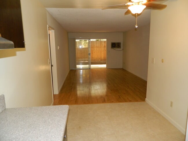 Living Room - 516 S Oak Knoll Ave