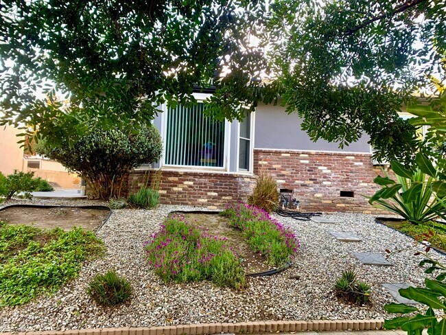 Foto del edificio - 1227 Crescent Dr