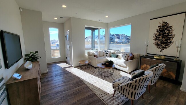 Building Photo - 4750 Champlain Dr