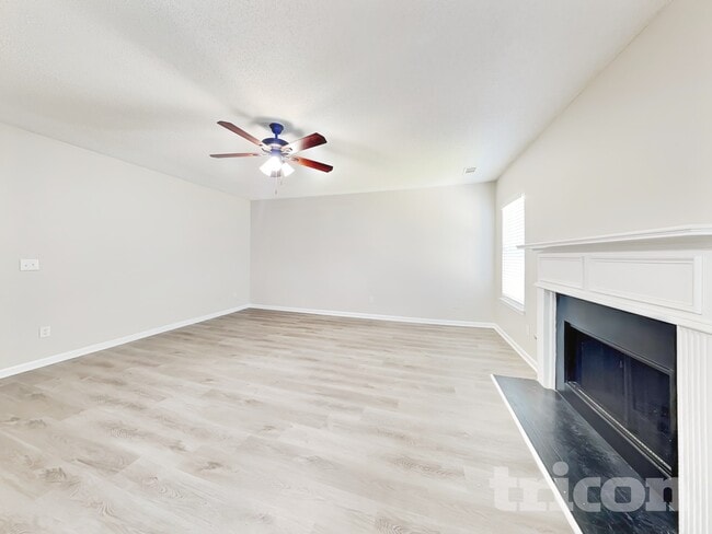 Building Photo - 2135 Mulberry Ln
