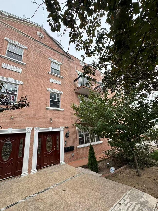 Building Photo - 70-50 45th Ave