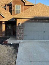 Building Photo - 1801-1803 SW Stonegrove Rd