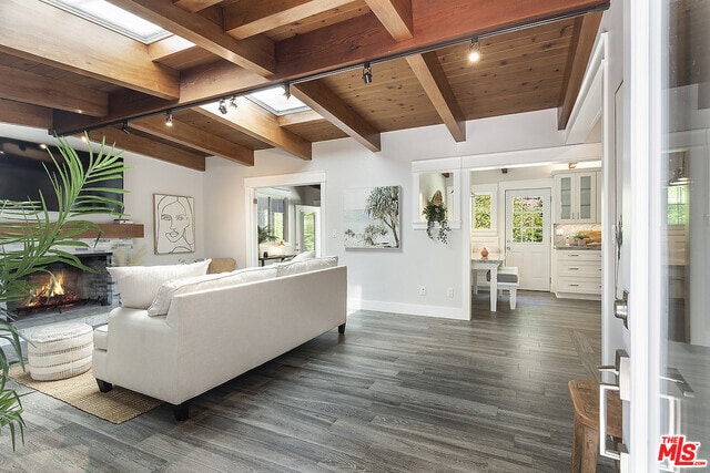 Foto del edificio - 3908 Las Flores Canyon Rd