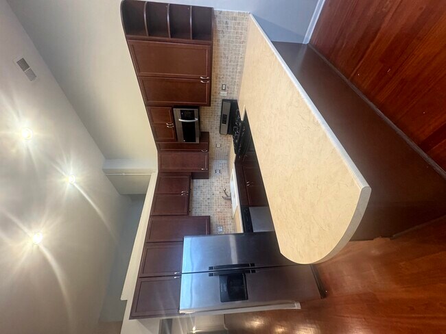 Foto del edificio - 521 N Racine Ave