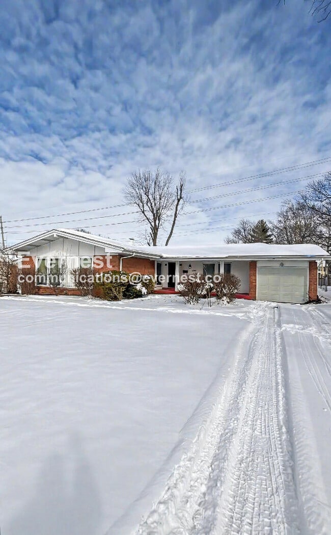 Building Photo - 2380 Grassland Dr