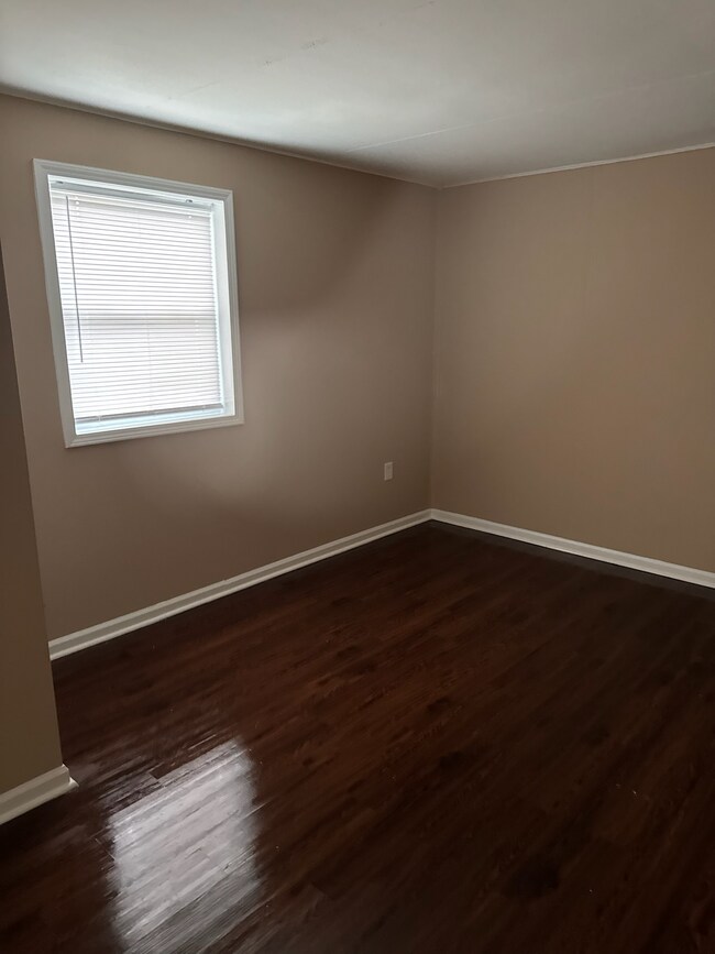 Building Photo - 1905 Sheffield St