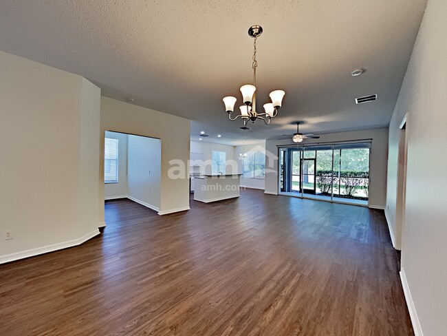 Building Photo - 19141 Meadow Pine Dr