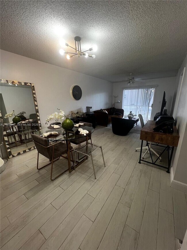 Foto del edificio - 7610 Stirling Rd