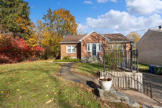 Building Photo - 678 Bartholomew Rd