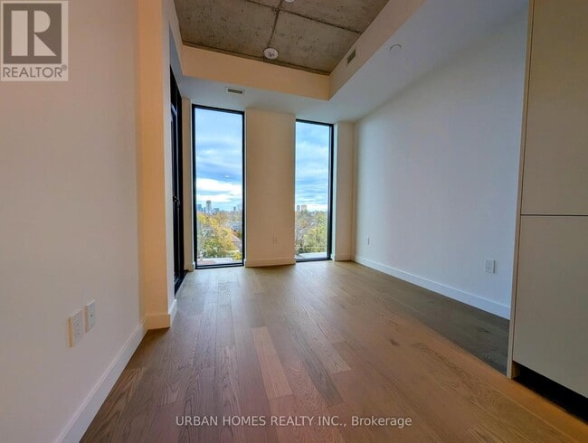 Building Photo - 1720 Bayview Ave