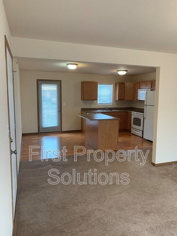 Building Photo - 210 Cardinal Way