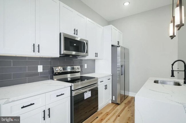 Building Photo - 411 W Hewson St