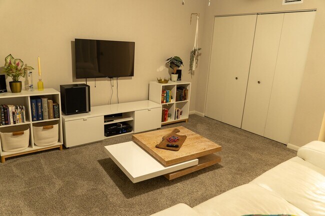 Foto del edificio - Furnished 3/2 with Garage on Beautiful Lot...