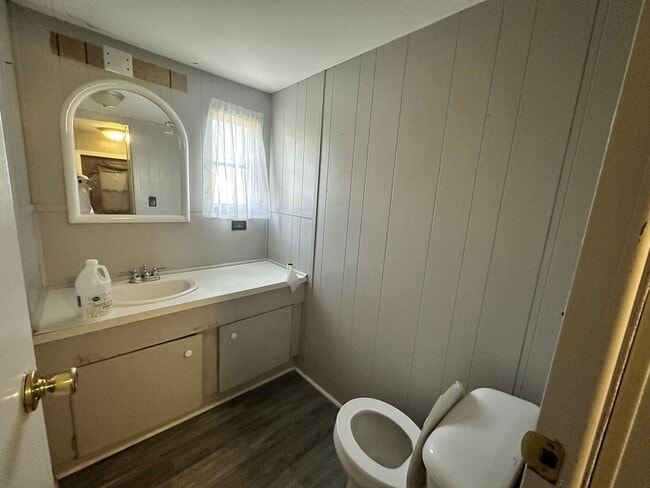 Building Photo - 2 Bedroom Mobile Home