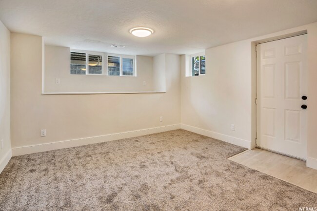 Building Photo - 167 E 200 N