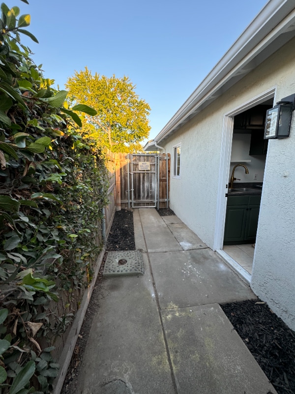 Building Photo - 145 Walnut Ln