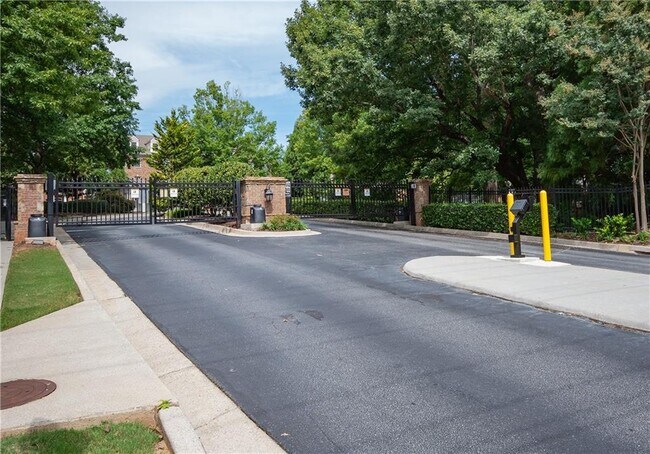 Foto del edificio - 6049 Farrell Way