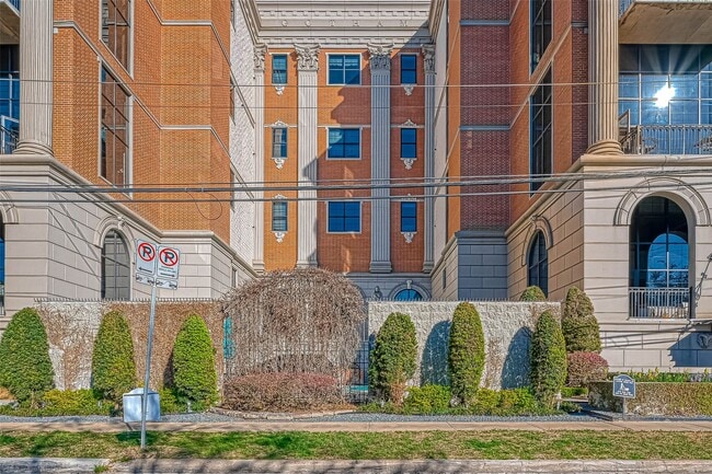 Foto del edificio - 1025 S Shepherd Dr