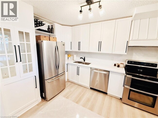 Building Photo - 640 West St