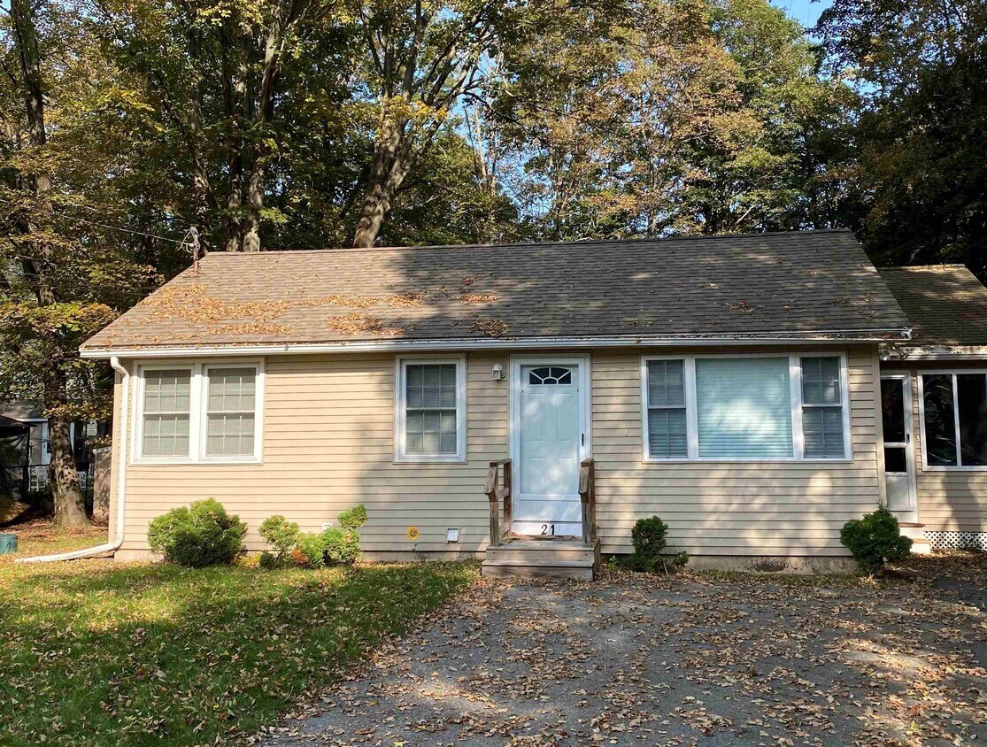 21 Orchard Terrace, Salem, NH 03079 Room for Rent in Salem, NH
