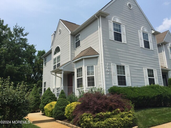 Building Photo - 1701 Wagon Wheel Ct