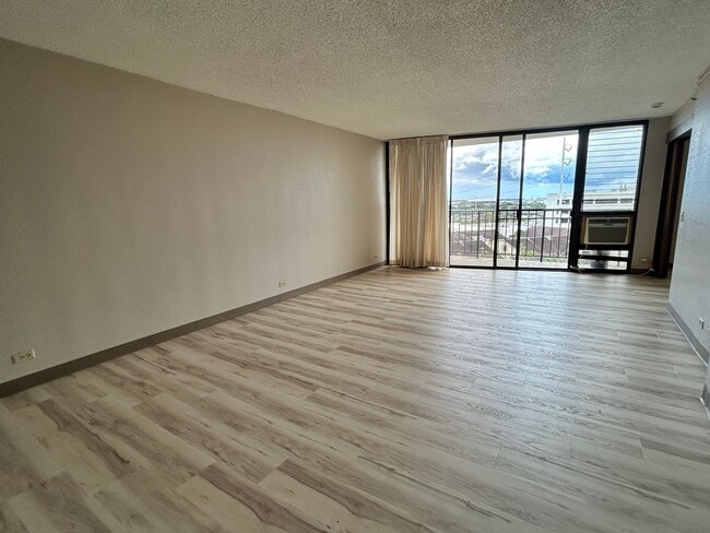 Building Photo - Two Bedroom Condo in Aiea