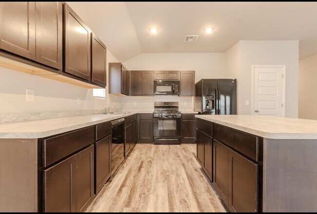 Building Photo - 755 Foxtail Dr