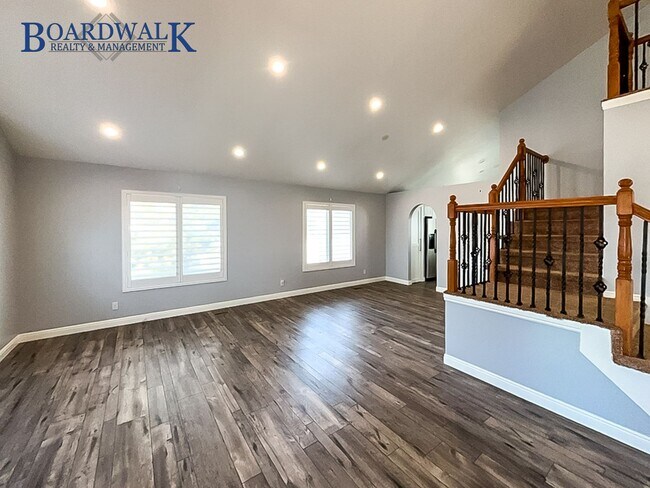 Building Photo - Beautiful Home with Mountain Views & Prime Location in Sandy