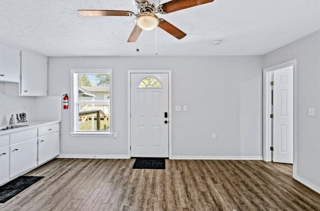 Building Photo - 12918 Peggys Ln