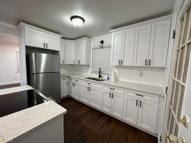 Foto del edificio - 1012 Fleetwood Cir SW