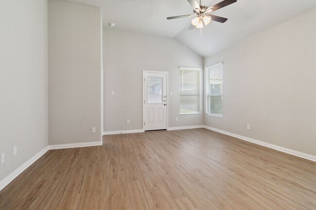 Foto del edificio - Want luxury living in the Far West ...Look no further...Amanda Park is it!