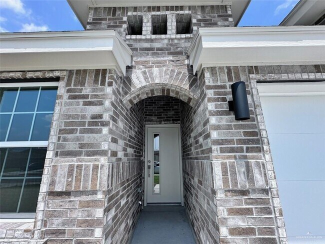 Building Photo - 8329 N 35th Ln